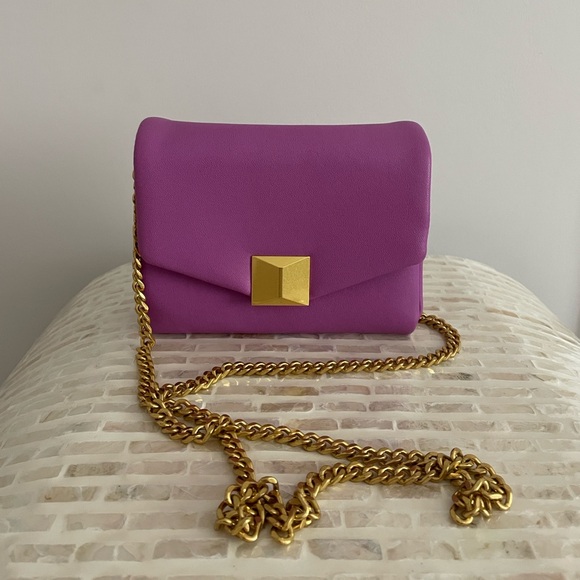 Mango Handbags - Host Pick! 💖 🎊 Mango Chain Mini Shoulder Bag